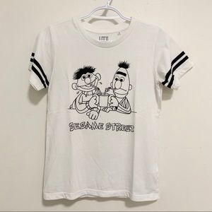 UNIQLO t shirt